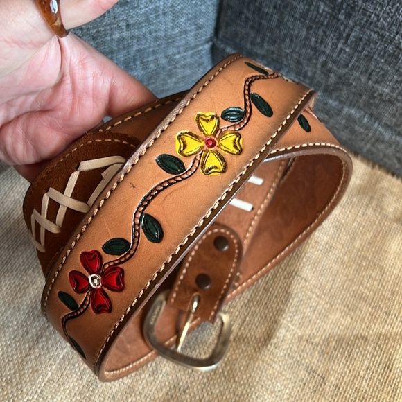 Floral Brown Leather Belt (size 42) 🌺 🌼 - Picture 15 of 17